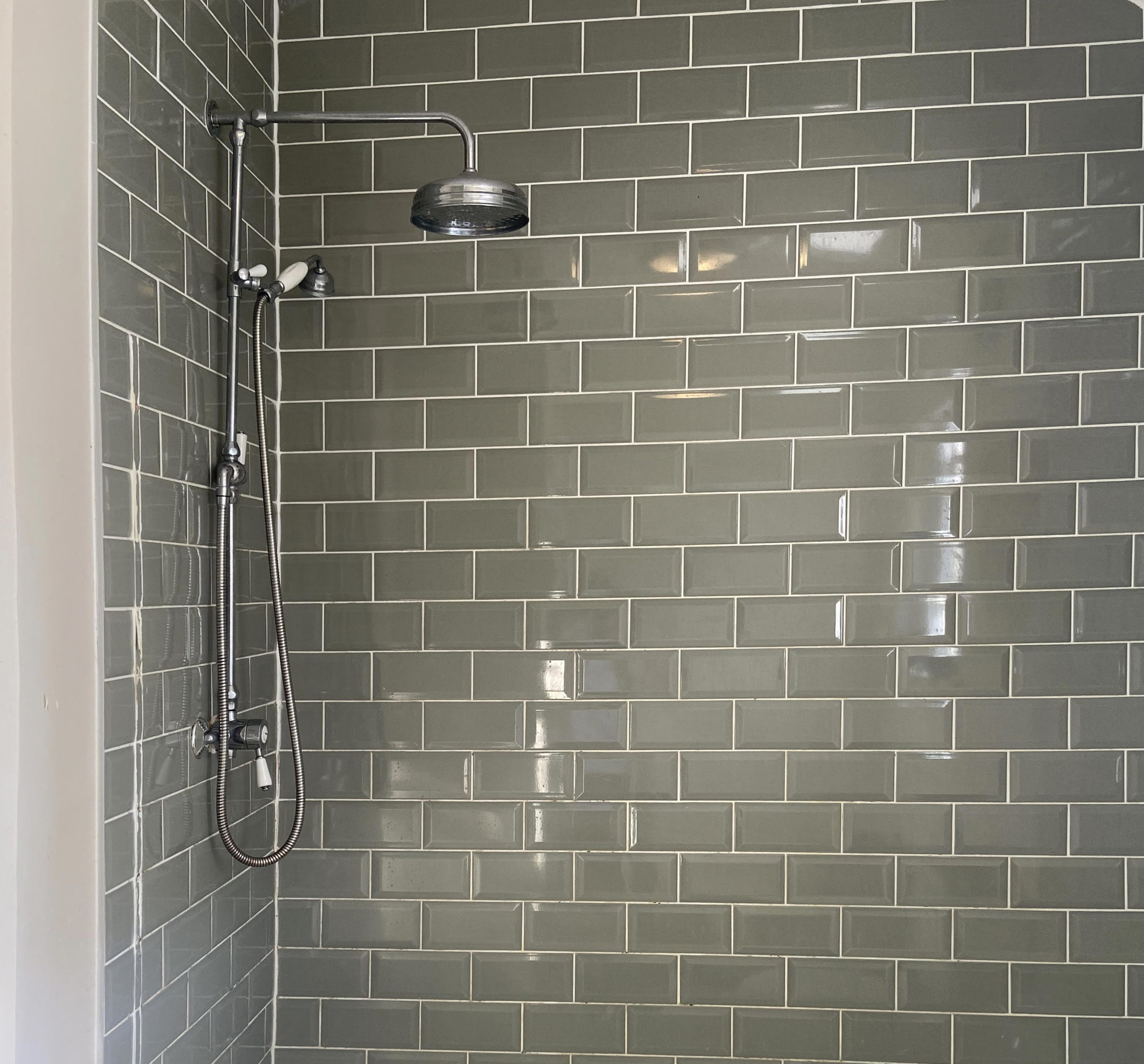 New tiling to wall in grey